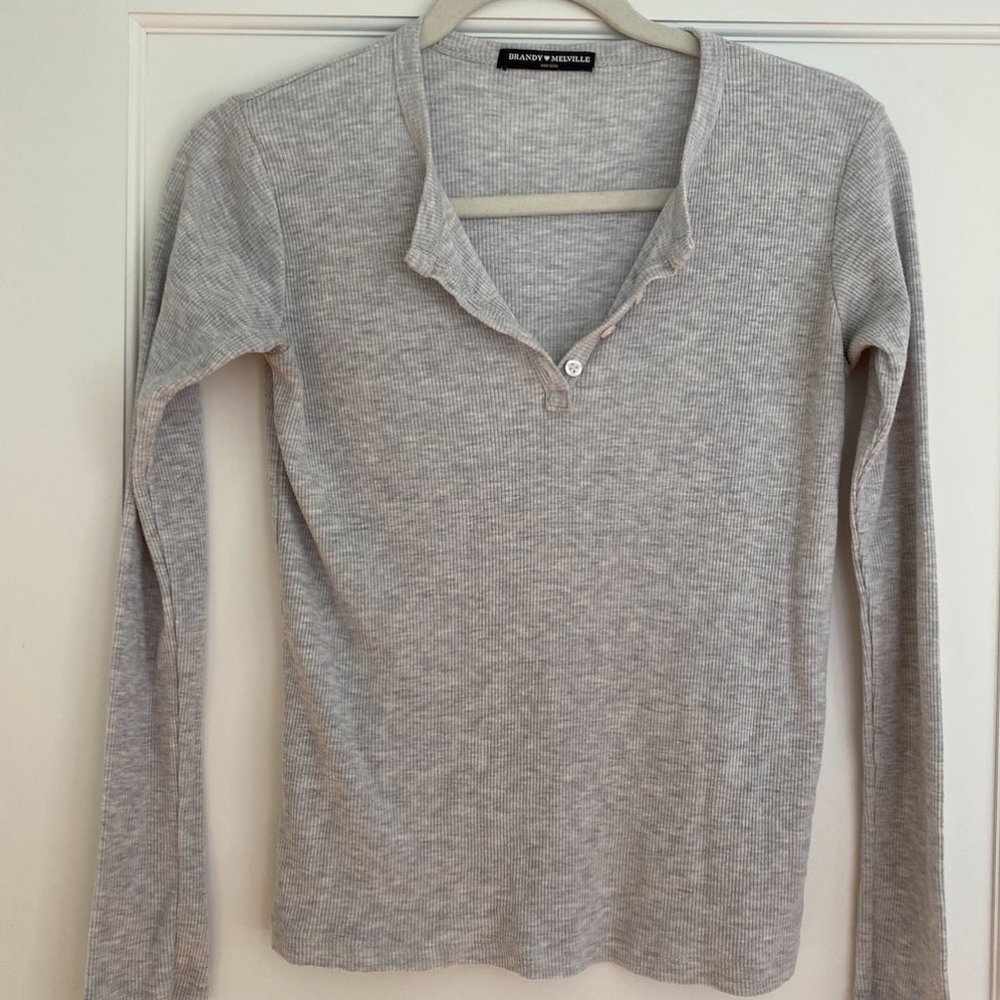 Brandy Melville Grey top
